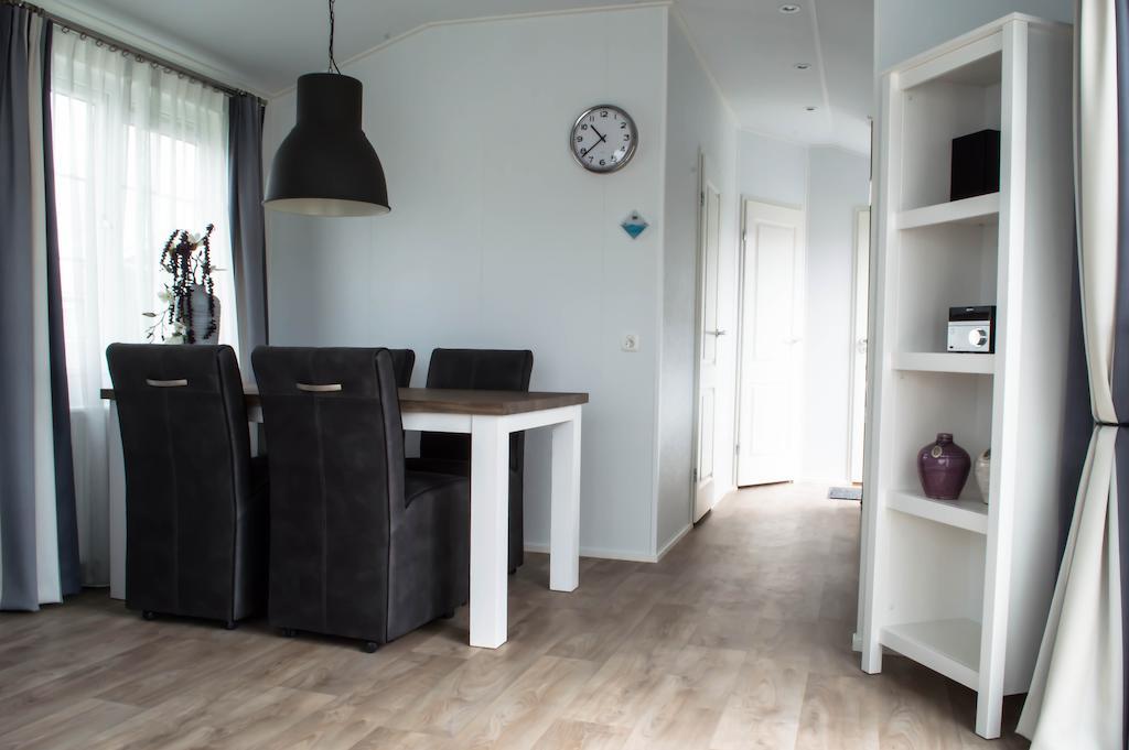 Chaletverhuur-Olmenduin Serooskerke  Zimmer foto